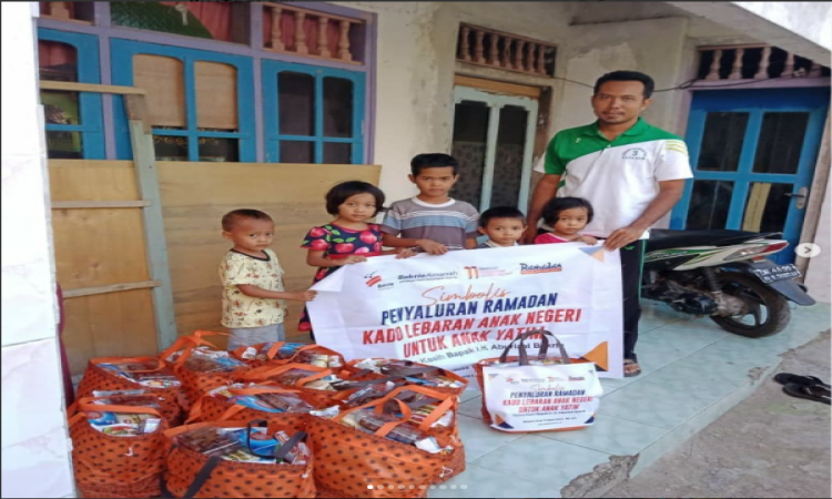 Penyaluran kado lebaran di Mataram, Nusa Tenggara Barat